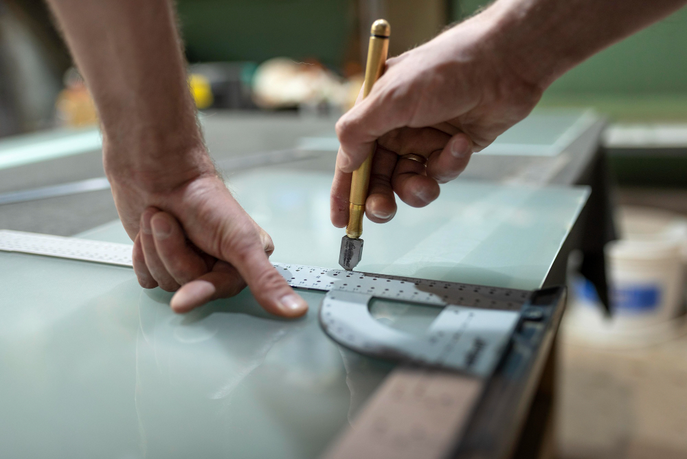 Taglio Plexiglas su Misura a Torino: Precisione ed Eleganza per i Tuoi Progetti Personalizzati